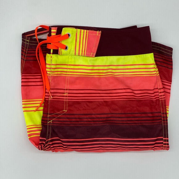 Under Armour Mens swim trunks board shorts size 34 waist. Loose fit. NWOT - Picture 8 of 13